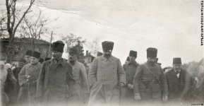 Başkomutan Mustafa Kemal ve beraberindeki komutanlar İzmit'te. (17 Ocak 1923).jpg