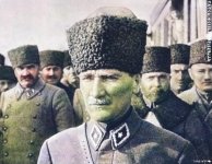 Başkomutan Mustafa Kemal, Mareşal Fevzi Çakmak ve I.Ordu Komutanı Nurettin Paşa'yla Gebze'de....jpeg